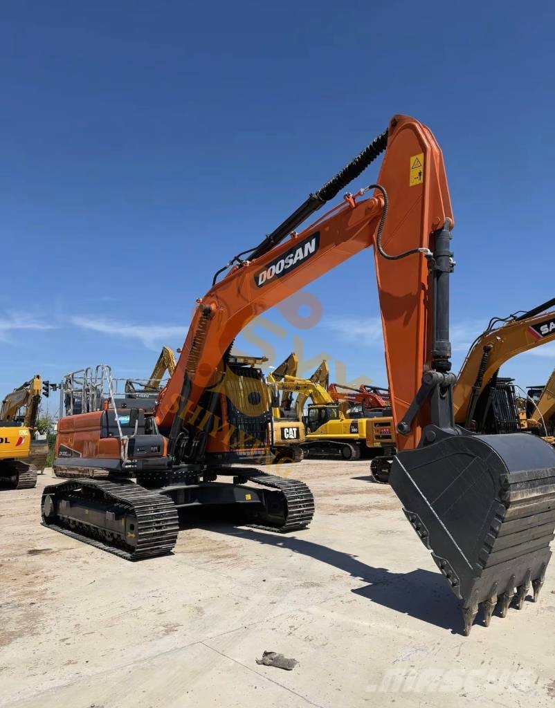 Doosan DX 300 LC Bagri goseničarji