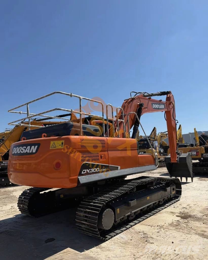 Doosan DX 300 LC Bagri goseničarji