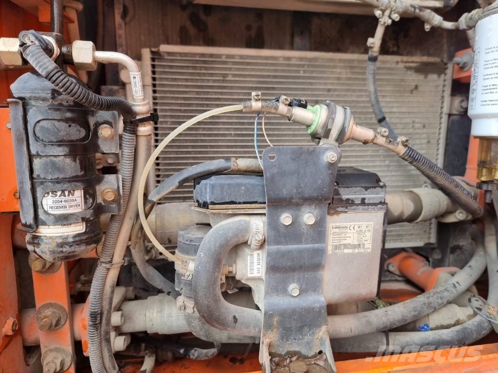 Doosan DX 140 W ROTOTILT Escavatori gommati