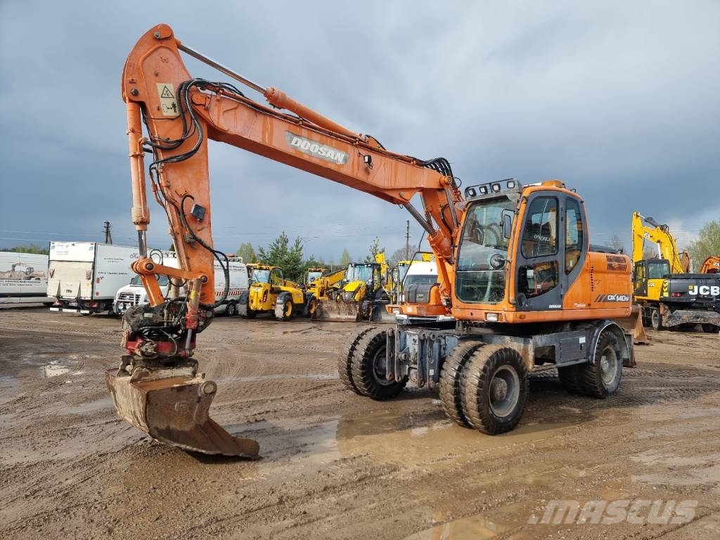 Doosan DX 140 W ROTOTILT Escavatori gommati