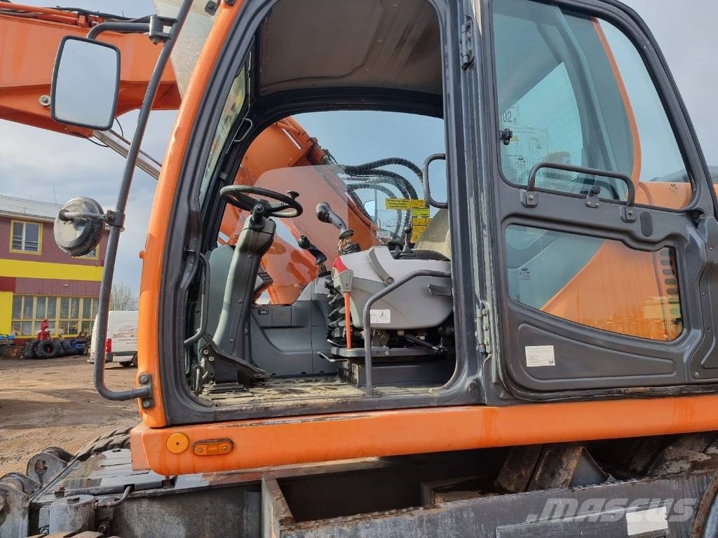 Doosan DX 140 W ROTOTILT Escavatori gommati
