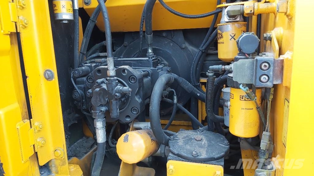 JCB JS 130 LC Pelle sur chenilles