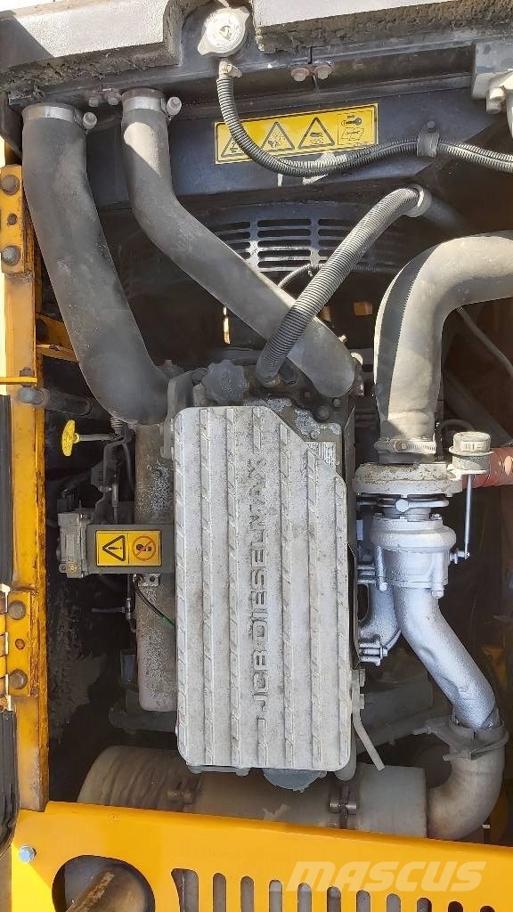 JCB JS 130 LC Pelle sur chenilles