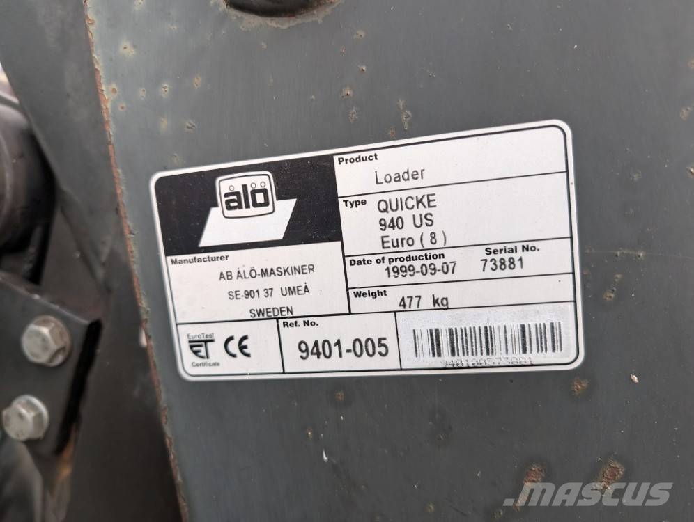 Massey Ferguson 390 Quicke Q940 etukuormaajalla Traktorit