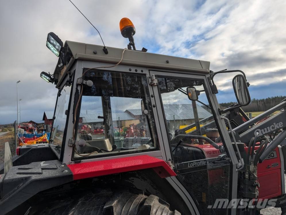 Massey Ferguson 390 Quicke Q940 etukuormaajalla Traktorit