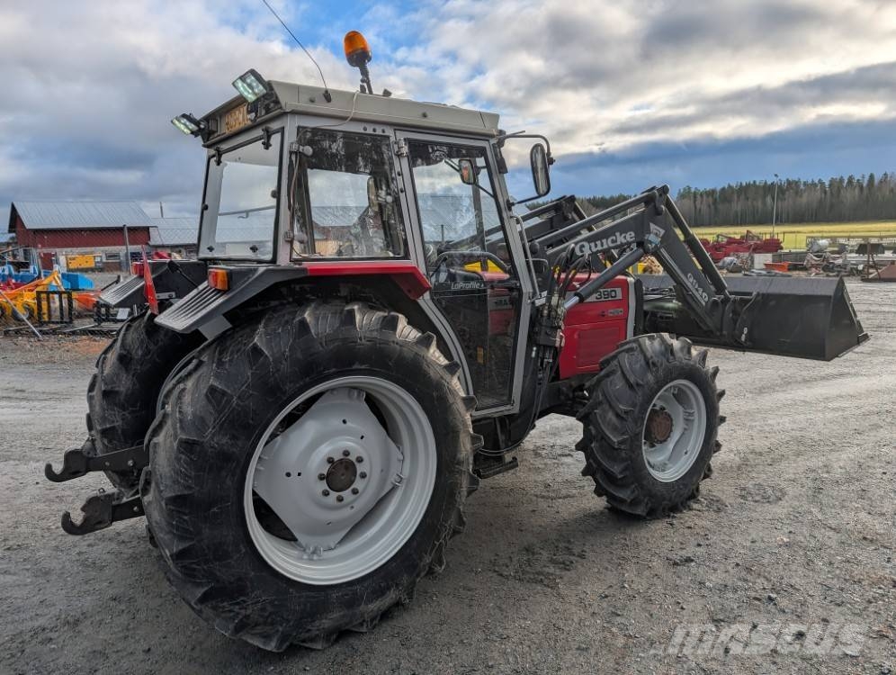 Massey Ferguson 390 Quicke Q940 etukuormaajalla Traktorit
