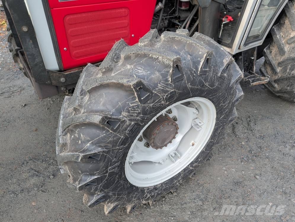 Massey Ferguson 390 Quicke Q940 etukuormaajalla Traktorit