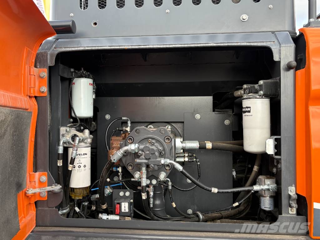 Doosan DX 300 LC-7 Roomikekskavaatorid