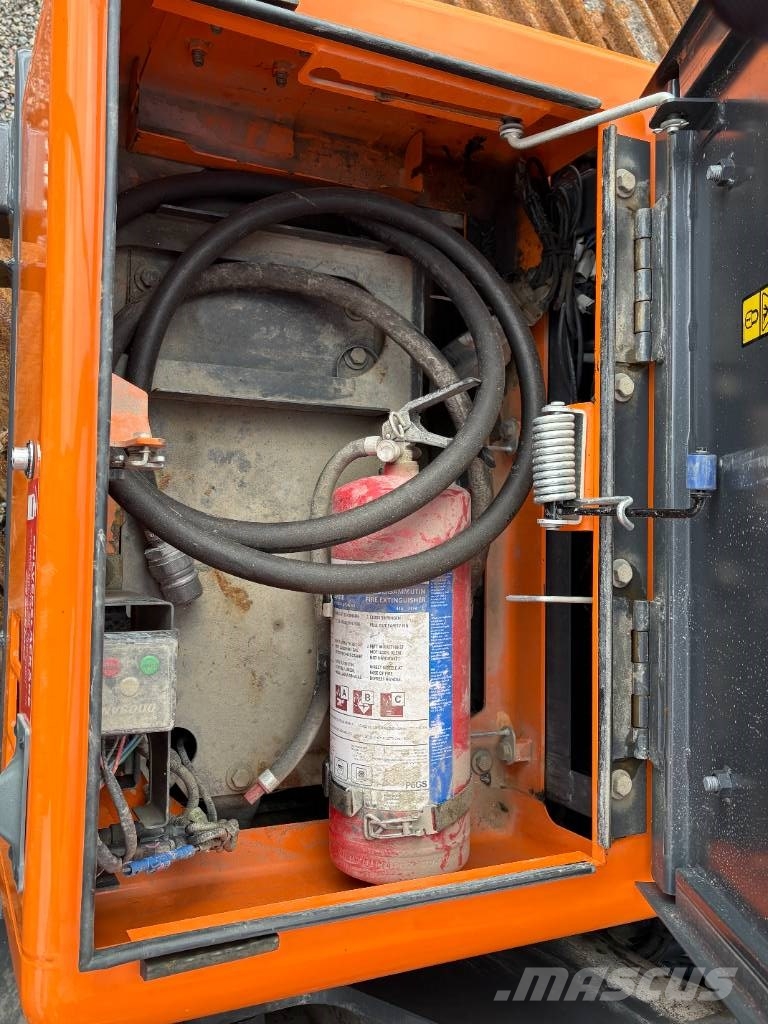 Doosan DX 300 LC-7 Roomikekskavaatorid