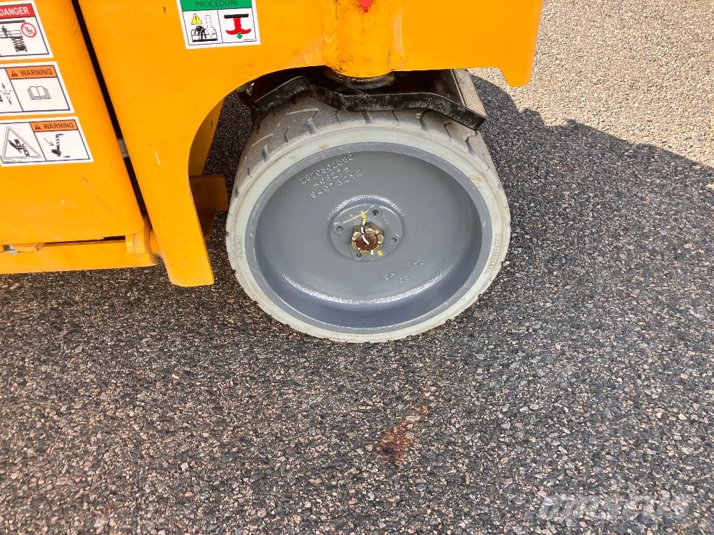 HAULOTTE COMPACT10 - NEW BATTERIES 4 NEW WHEELS Nacelle ciseaux
