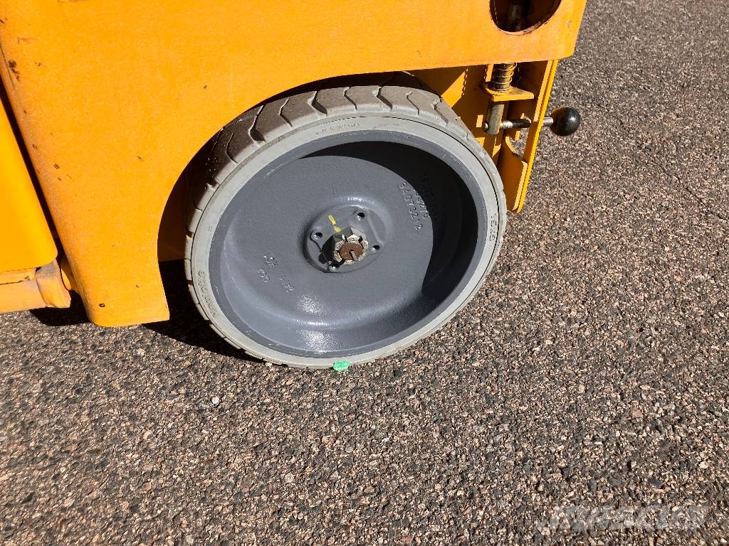 HAULOTTE COMPACT10 - NEW BATTERIES 4 NEW WHEELS Nacelle ciseaux