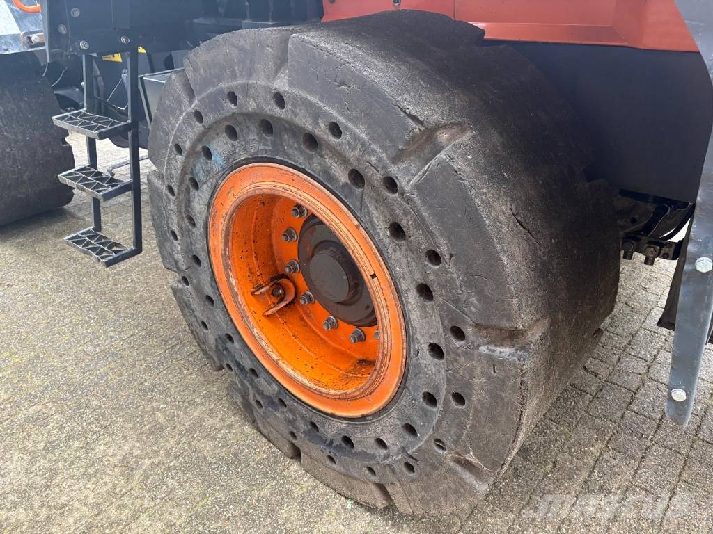 Develon DL 220-7 Kolesni nakladalci