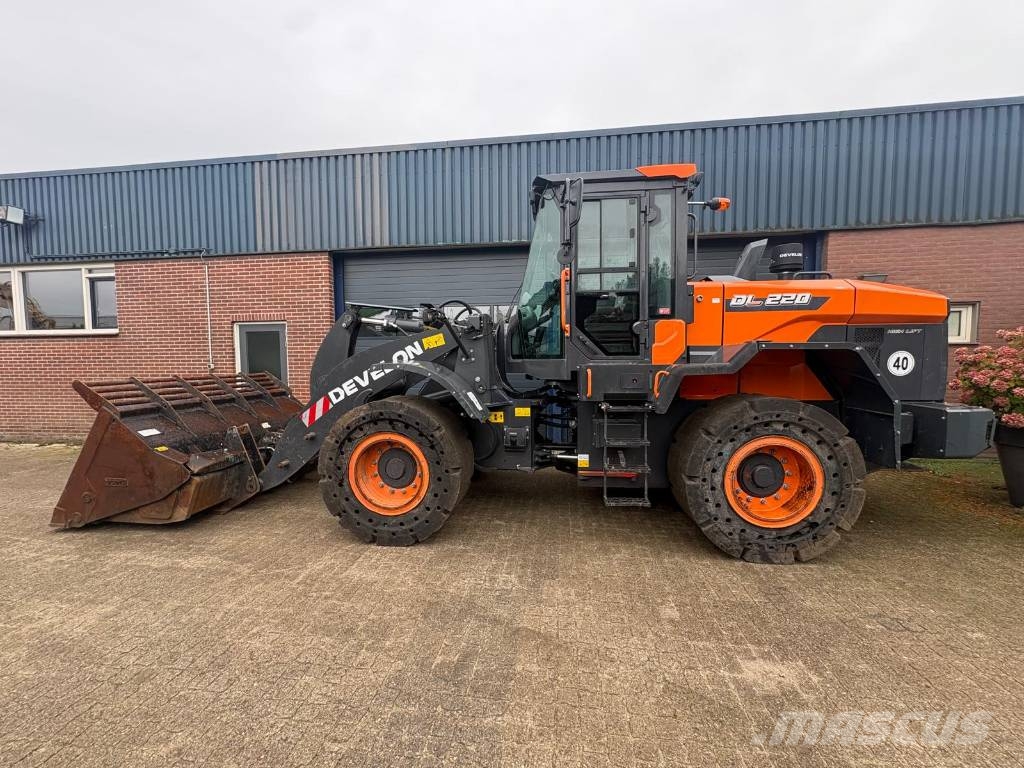 Develon DL 220-7 Kolesni nakladalci