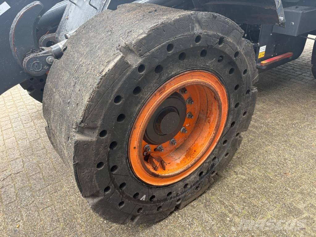 Develon DL 220-7 Kolesni nakladalci