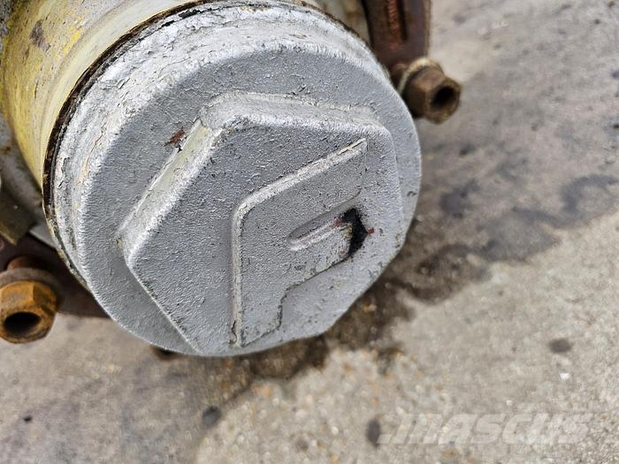 Fruehauf SMB TRAILER AXLE SINGLE TIRE FOR STEEL SUSPENSION. Essieux
