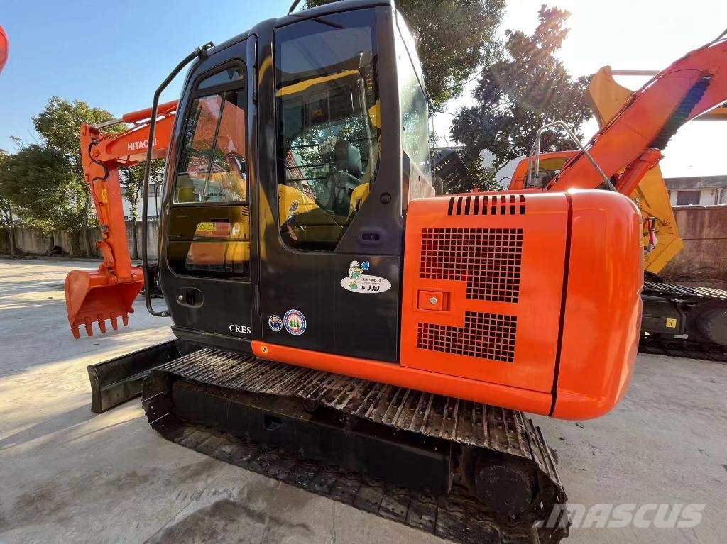 Hitachi ZX 60 Гусеничні екскаватори