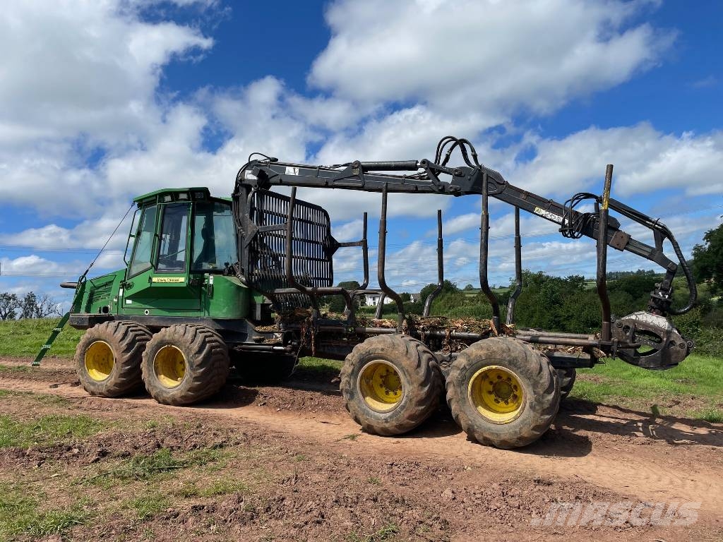 John Deere 810 D Форуардери