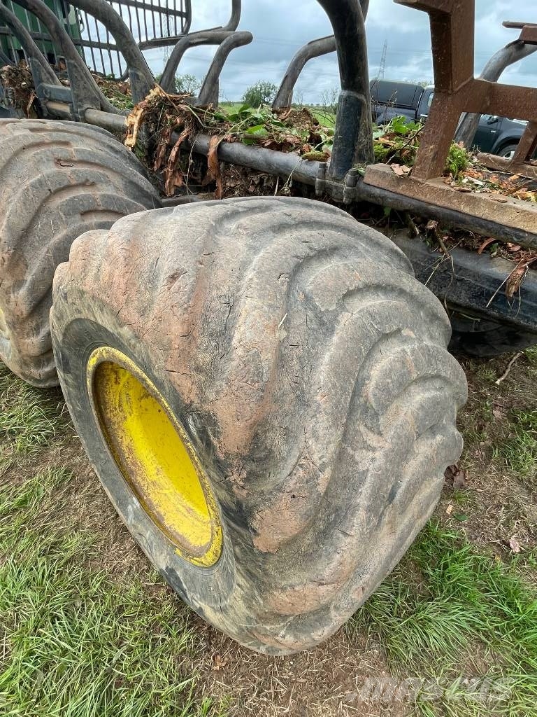 John Deere 810 D Форуардери
