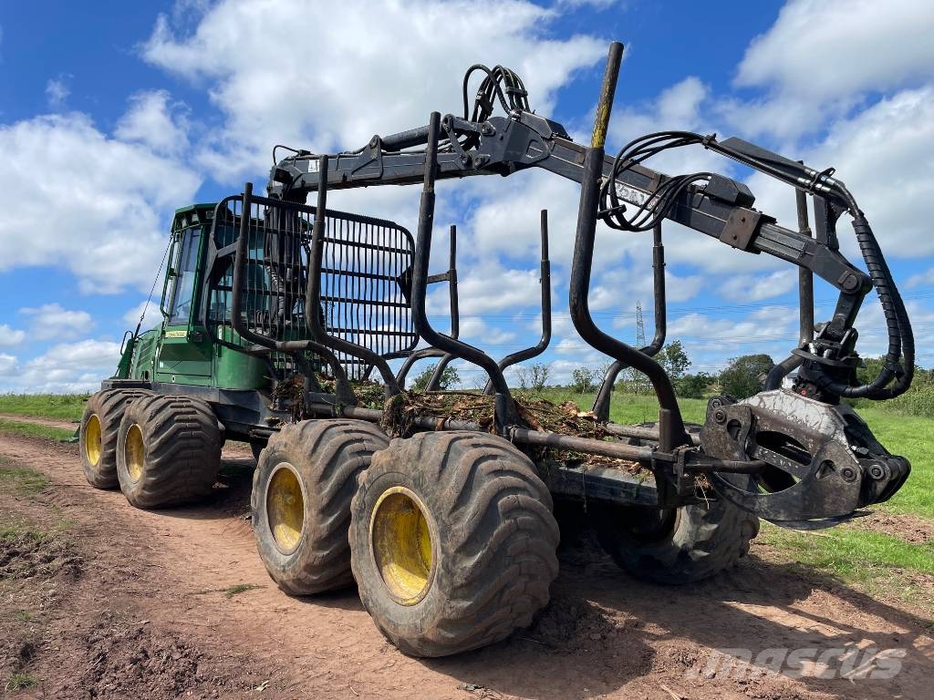 John Deere 810 D Форуардери