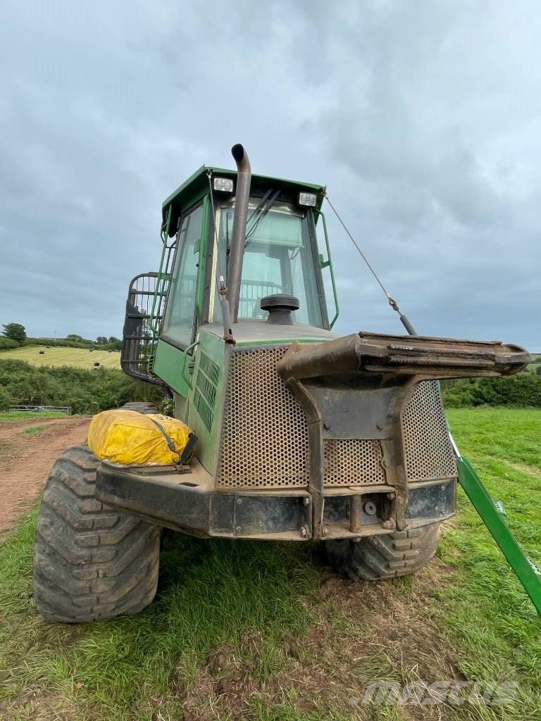 John Deere 810 D Форуардери