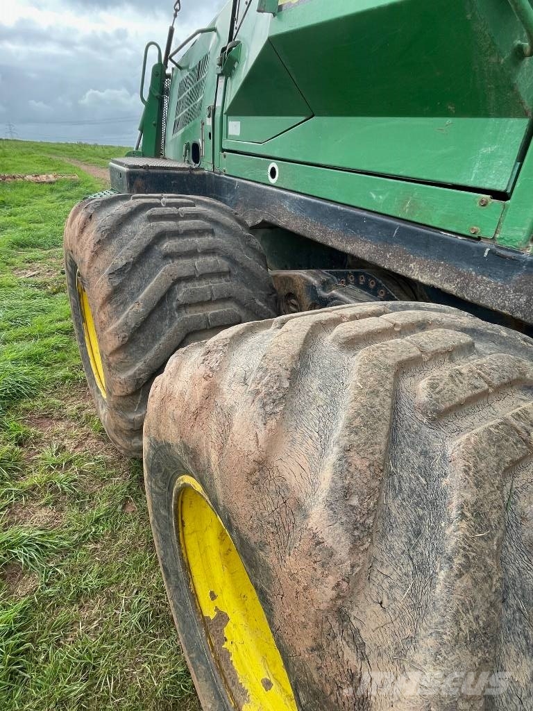 John Deere 810 D Форуардери