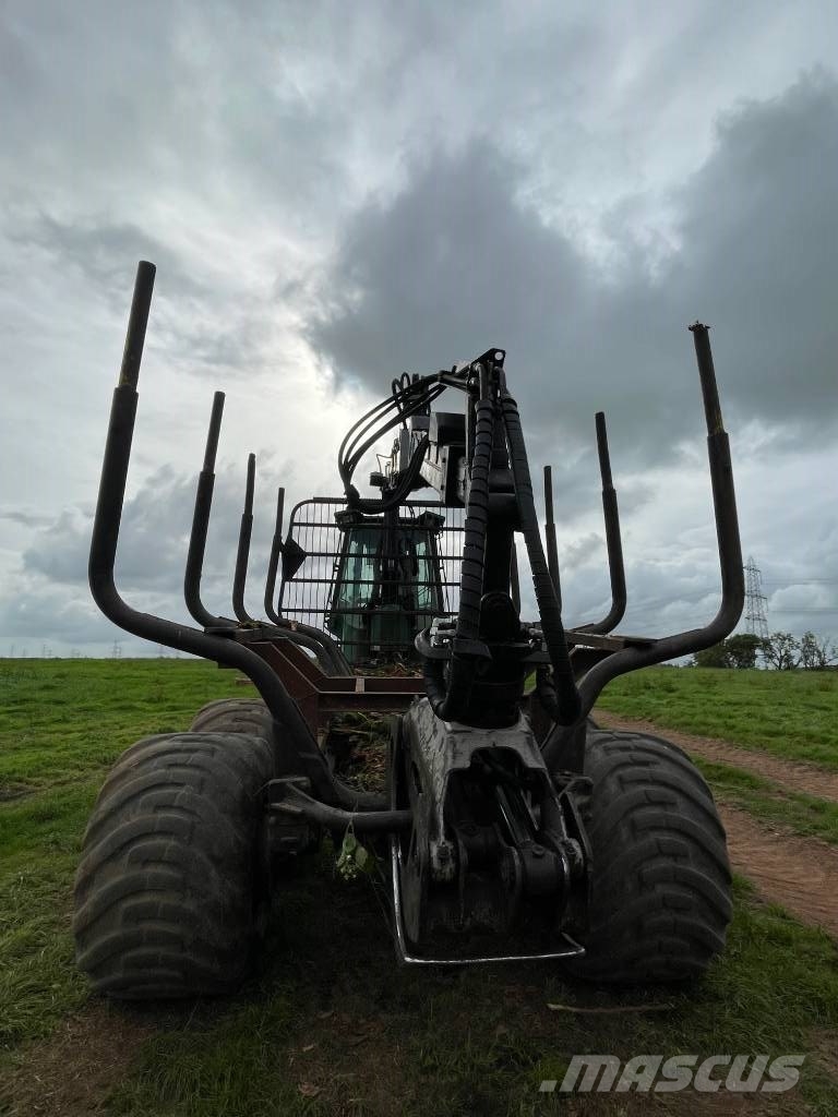 John Deere 810 D Форуардери