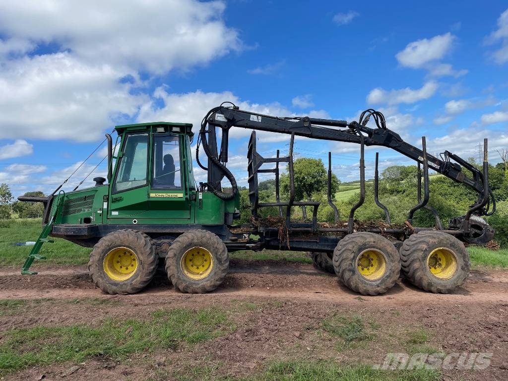 John Deere 810 D Форуардери