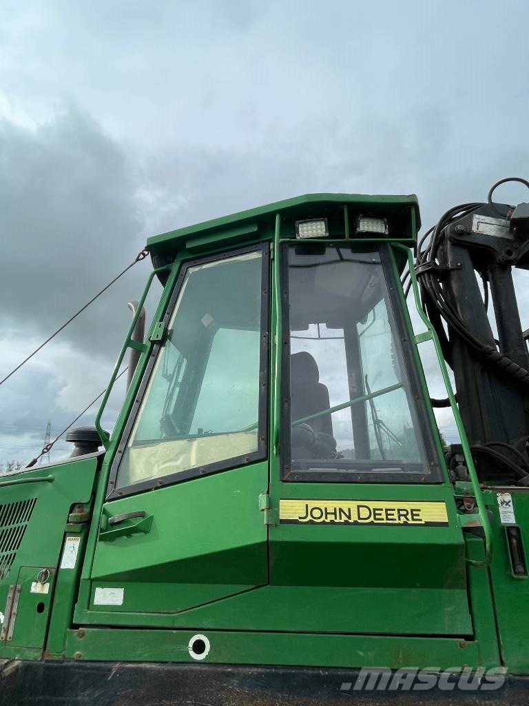 John Deere 810 D Форуардери