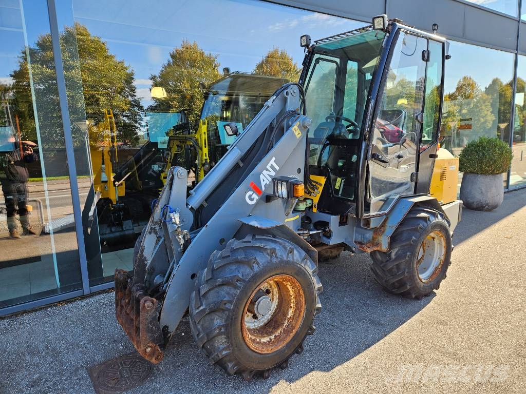 GiANT v5002 cabine Mini utovarivači