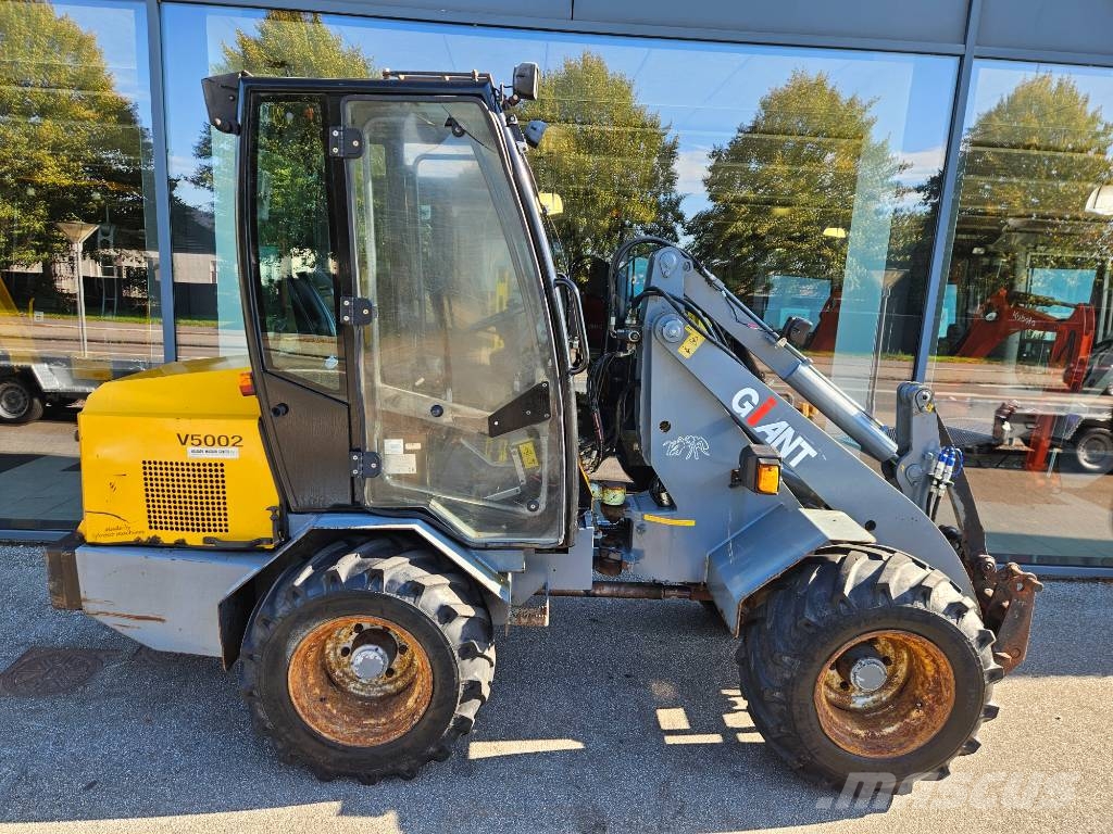 GiANT v5002 cabine Mini utovarivači
