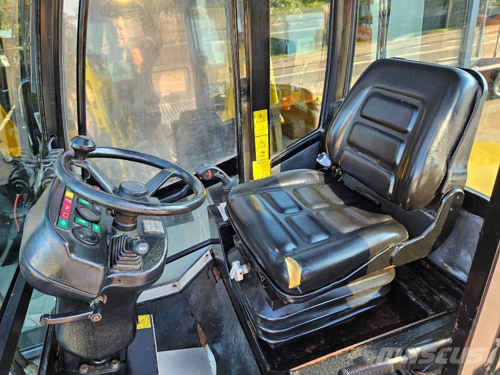 GiANT v5002 cabine Mini utovarivači