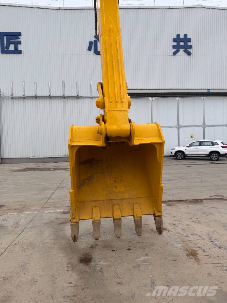 Komatsu PC 450-8   Source factory حفارات زحافة