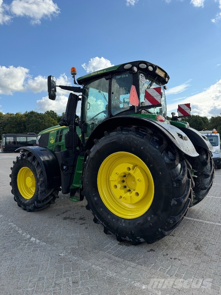 John Deere 6250 R Traktory