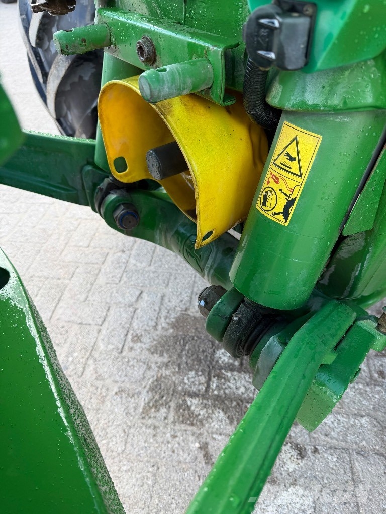 John Deere 6250 R Traktory