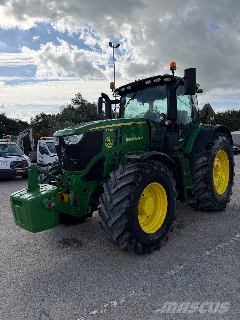 John Deere 6250 R Traktory