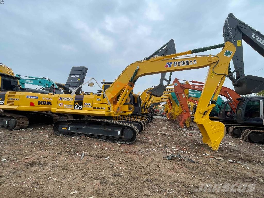 Komatsu PC 220 حفارات زحافة