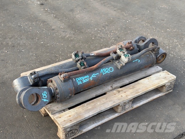 Doosan DL 300-5 USED HYDRAULIC CYLINDER هيدروليات
