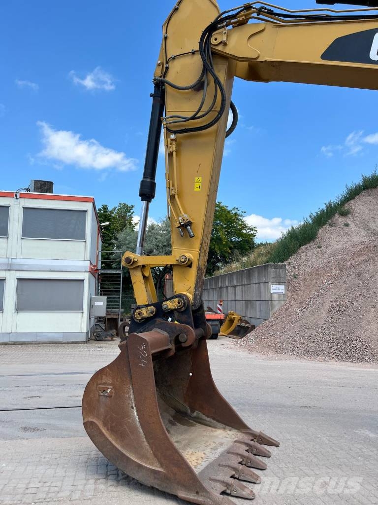 CAT 324 EL حفارات زحافة