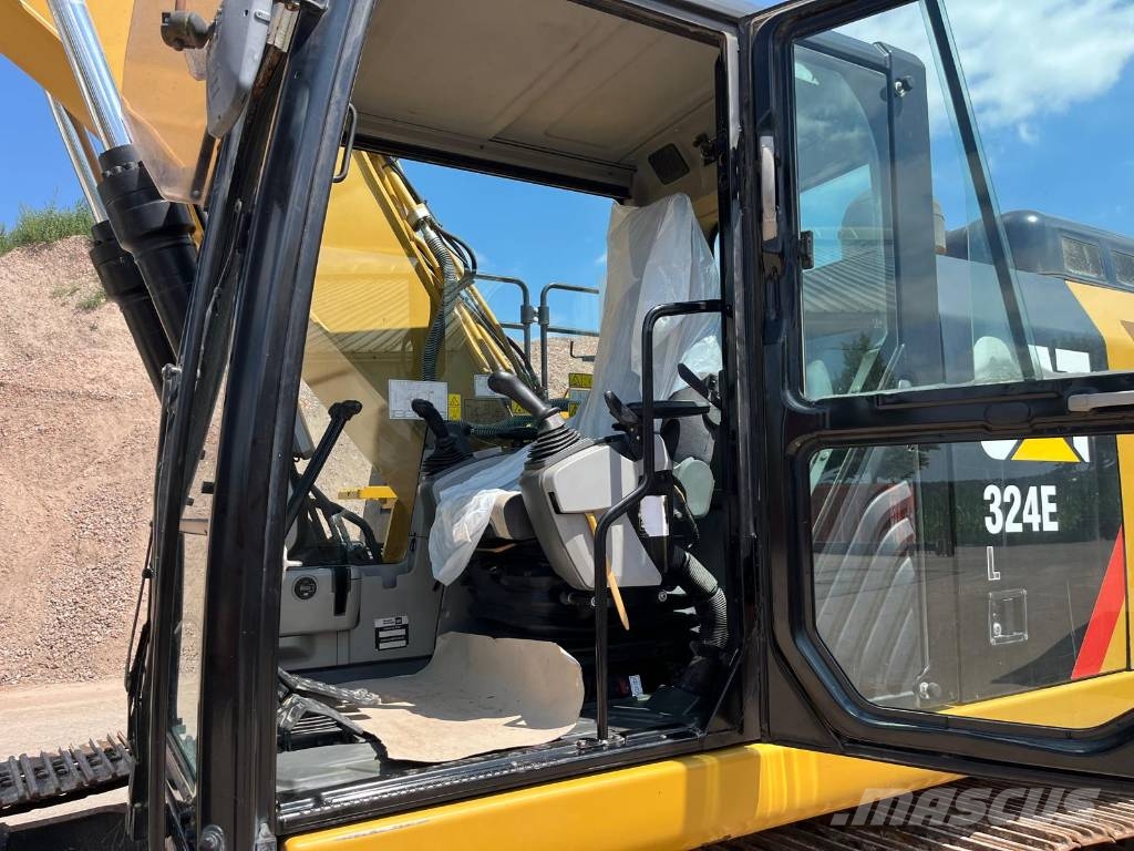 CAT 324 EL حفارات زحافة