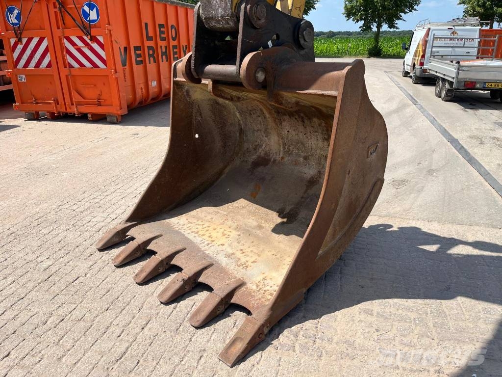 CAT 324 EL حفارات زحافة