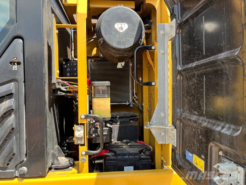 CAT 324 EL حفارات زحافة