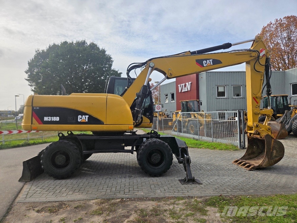 CAT M318D حفارات بعجل
