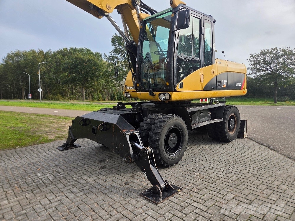 CAT M318D حفارات بعجل