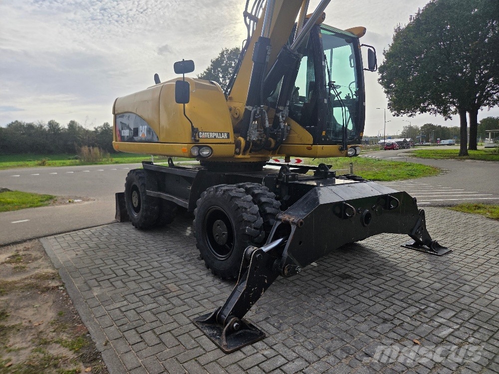 CAT M318D حفارات بعجل