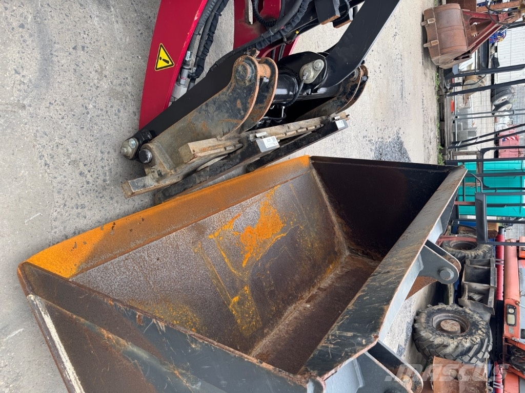 Yanmar V7HW (00128) Gumikerekes homlokrakodók