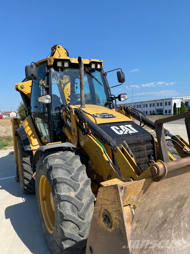 CAT 444F Ekskavatori-iekrāvēji