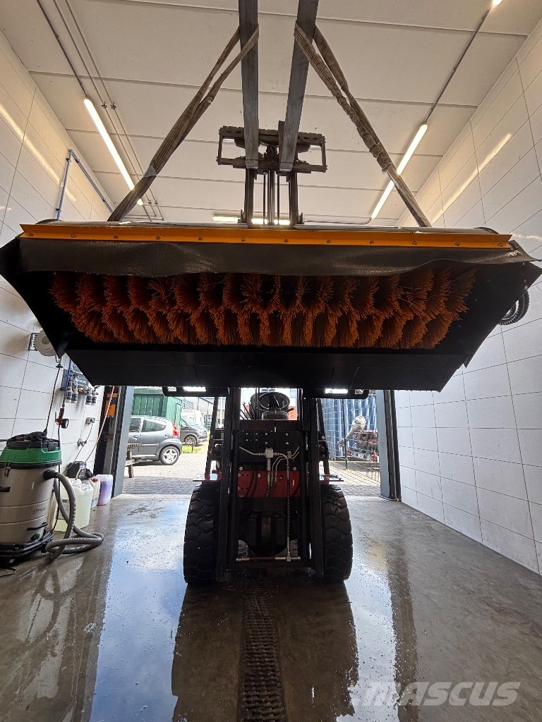 Skidsteer Boxroom sweeper bs72 Sweepers