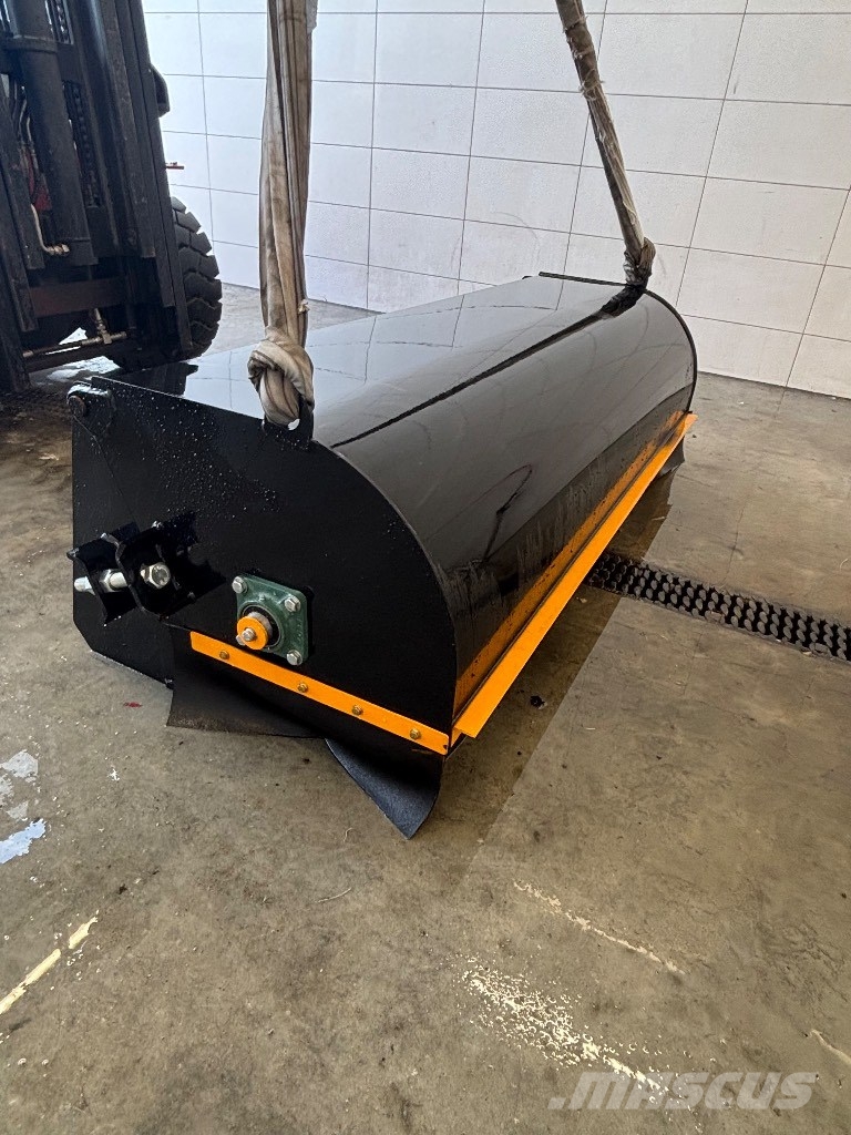 Skidsteer Boxroom sweeper bs72 Sweepers