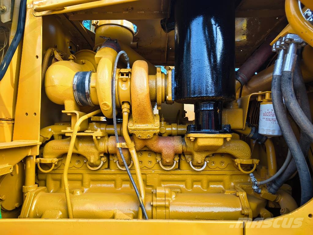 CAT D 8 K بلدوزرات مجنزرة