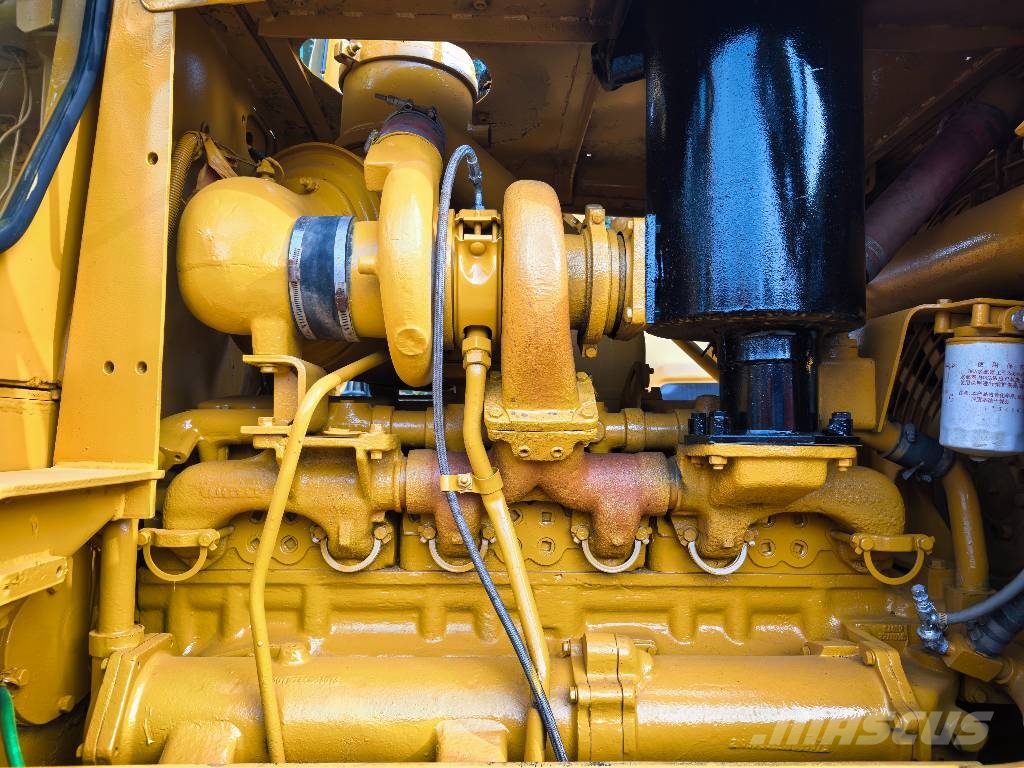 CAT D 8 K بلدوزرات مجنزرة